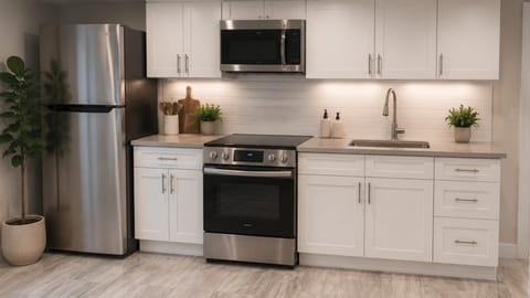 Beach Town - Private 1-Bedroom Near Rockaway Beach – Make It Your Own! (id. 38320)