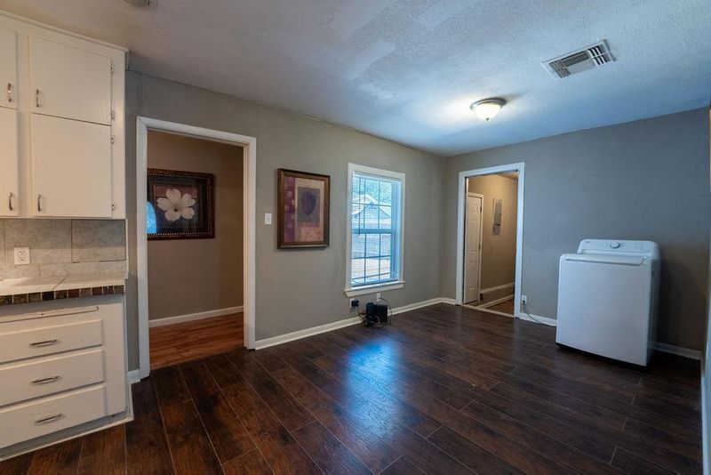 roommates in Undisclosed, Haltom City, TX 76117 Live in Haltom City (id. 15799) - cirtru.com