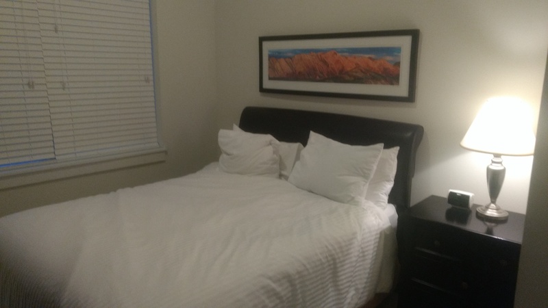 Looking for a room mate to share