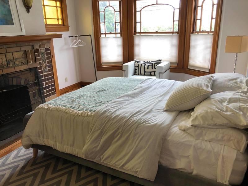 Private Room in 3B/BR House