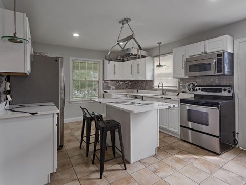 Spacious Renovated Home: 5 Beds, 3 Baths, Close to Metro & DC (id. 18953)