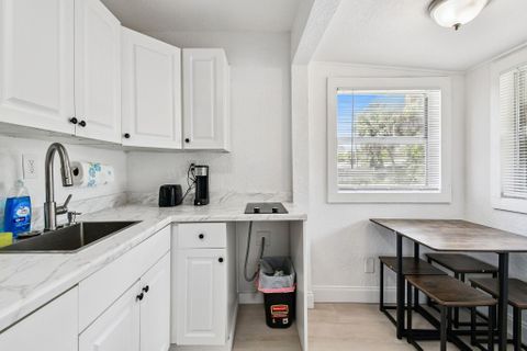 Renovated Home  Close to Public Transport  Smart-TVs  FREE Washer/Dryer! (id. 19296)