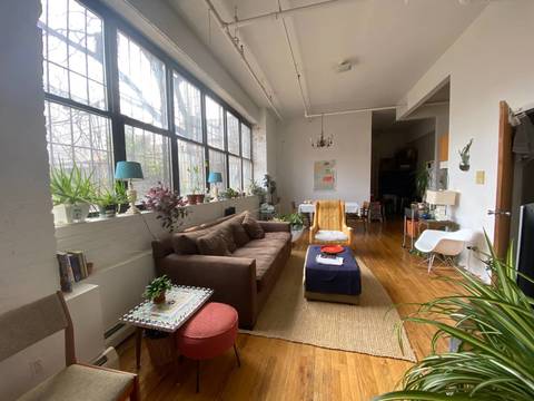 7/1 -Room avl -Sunny and Spacious!