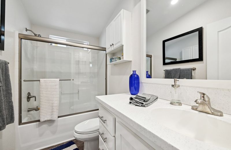 roommates in Huntington Beach Private Room in 1Bed.1Bath - cirtru.com