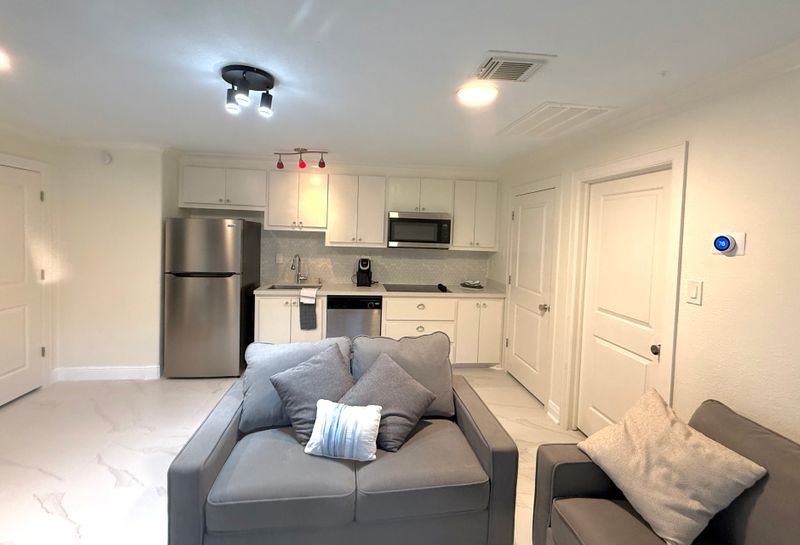 roommates in Houston Entire Place 2Bed.1Bath - cirtru.com