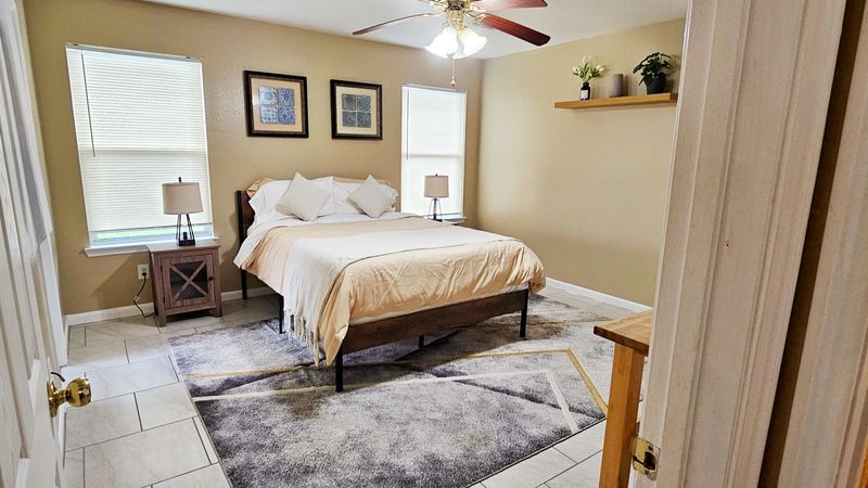 Cozy & homey Houston House close to shopping and Hobby Airport (id. 9191)