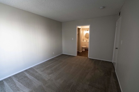 Private Room in 2Bed.2Bath