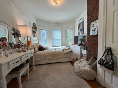 Private Room in 3Bed.1Bath