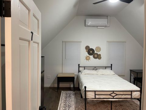 Live in Cleveland! Metro West Abode (id. 23141)