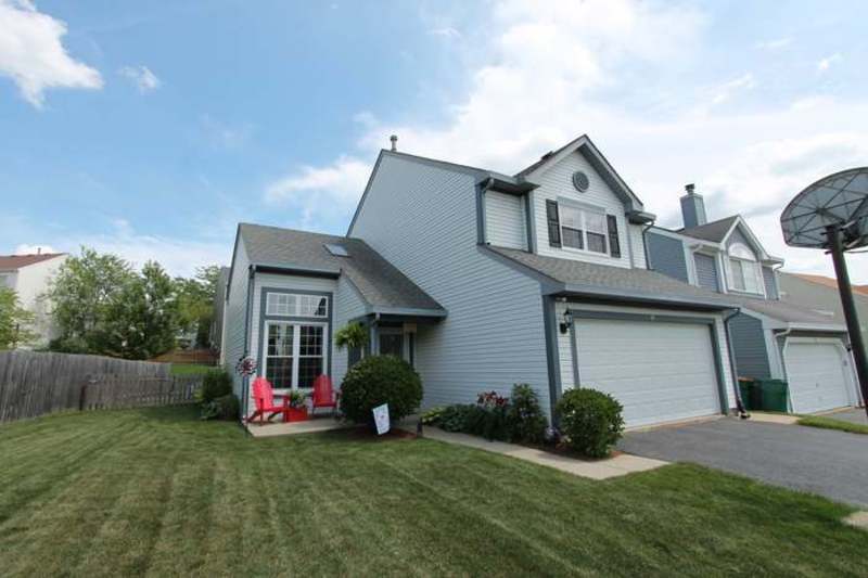 roommates in Round Lake Heights 3 BR Home in Round Lake Beach - cirtru.com