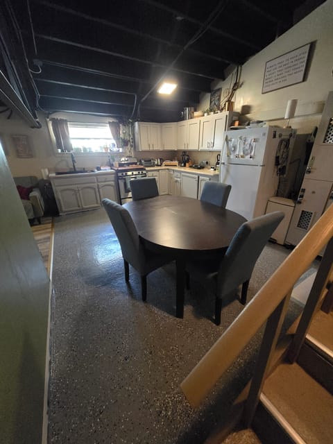 Private Room in 3Bed.1Bath
