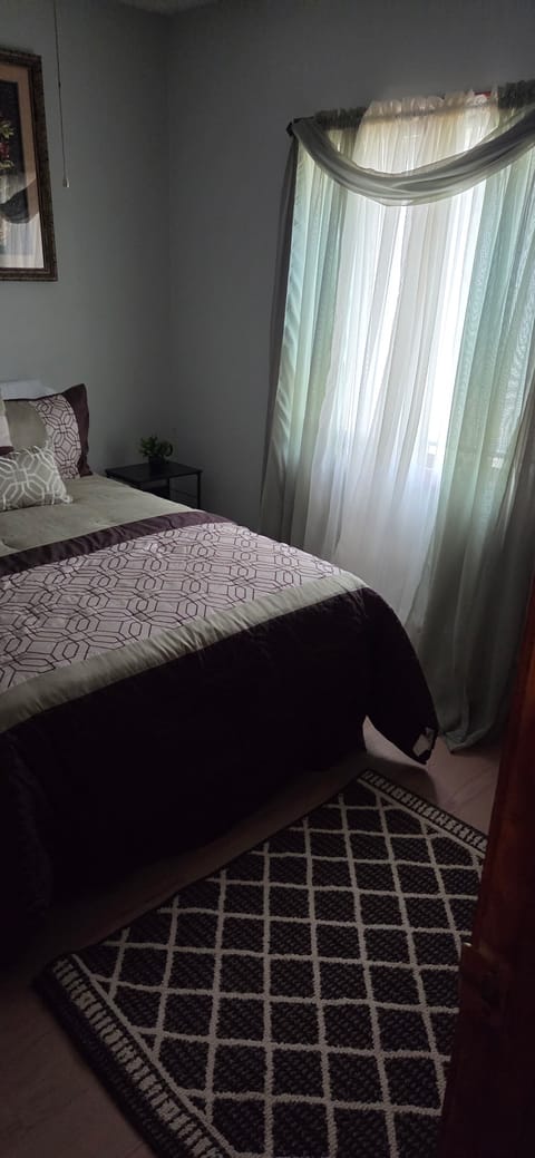 Private Room in 3Bed.1Bath