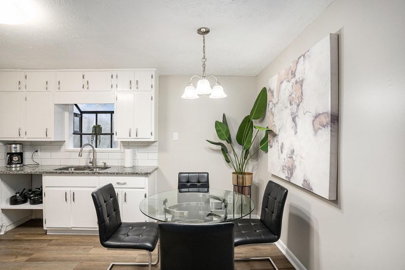 roommates in Undisclosed, Riverdale, GA 30274 Spacious & newly-renovated  2 min Walk to Bus. Riverdale House with Backyard - SMART TVS, 4 NEW W&D, HIGHSPEED WIFI (id. 10725) - cirtru.com