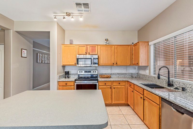 roommates in Undisclosed, Surprise, AZ 85379 Comfortable & homey Surprise House with Living room (id. 7126) - cirtru.com