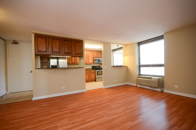Master bedroom w/ Private bathroom