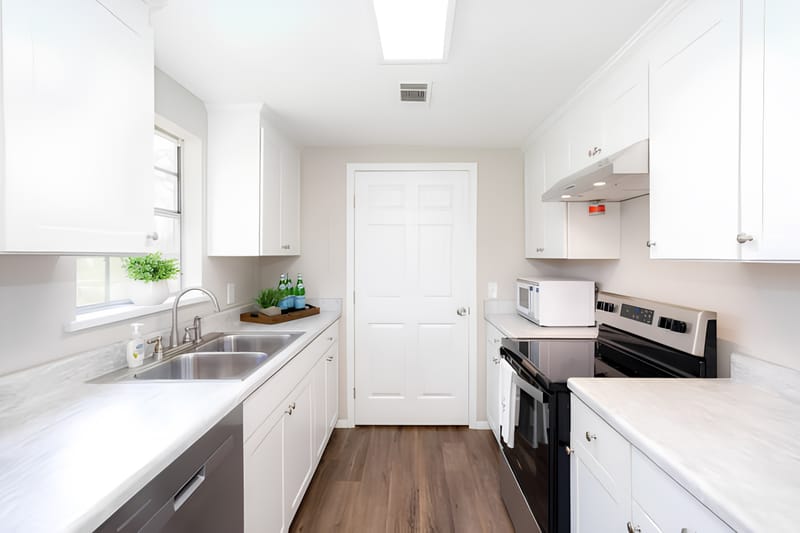 High-quality & newly-renovated Carrollton House with Dining area (id. 2854)