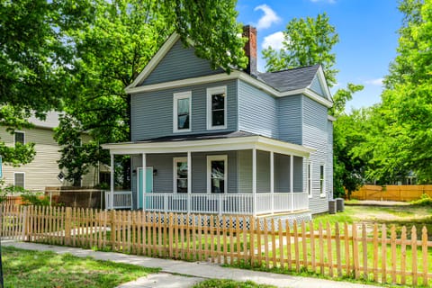 Highly Sought After North Side Home | Features Huge Bedrooms + Luxe  Renovated Baths  |  Big Backyard + Wrap-Around Porch  |  Ideal for Pros |  Top Rated Host (id. 1390)