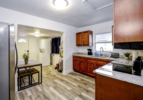 Cozy Plant City House WITH MODERN TOUCHES! Spacious bedrooms and an incredible location!  Move-in tomorrow! #RoomGoals (id. 2132)