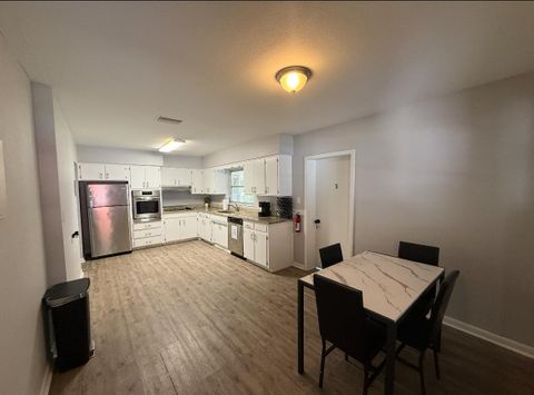 Beautiful remodeled East Tampa house in ideal central location! Perfect place to call Home! (id. 13296)