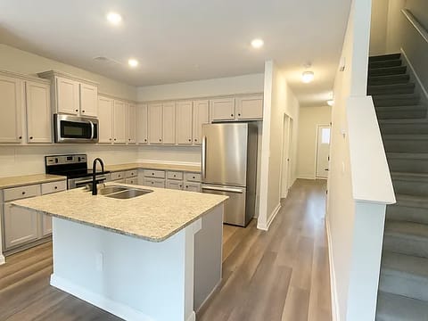 Private Room in 3Bed.3Bath