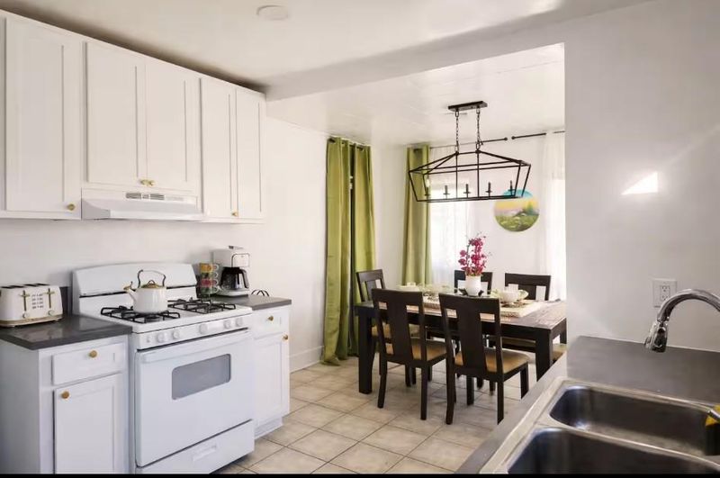 roommates in Undisclosed, Los Angeles, CA 90037 Historic LA Gem | • DTLA •  SoFi • USC • BBQ Lounge (id. 30877) - cirtru.com