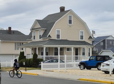 roommates in Point Pleasant Beach Private Room in 4Bed.2.5Bath - cirtru.com