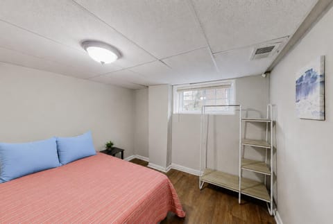 QUIET BASEMENT ROOM JUST OPENED UP Costco 5 Min Away  CLEANING SERVICES INCLUDED 2x MONTH EXTRA LARGE PRIVATE ROOM AVAILABLE‍ Located in a quiet residential neighborhood (id. 1205)