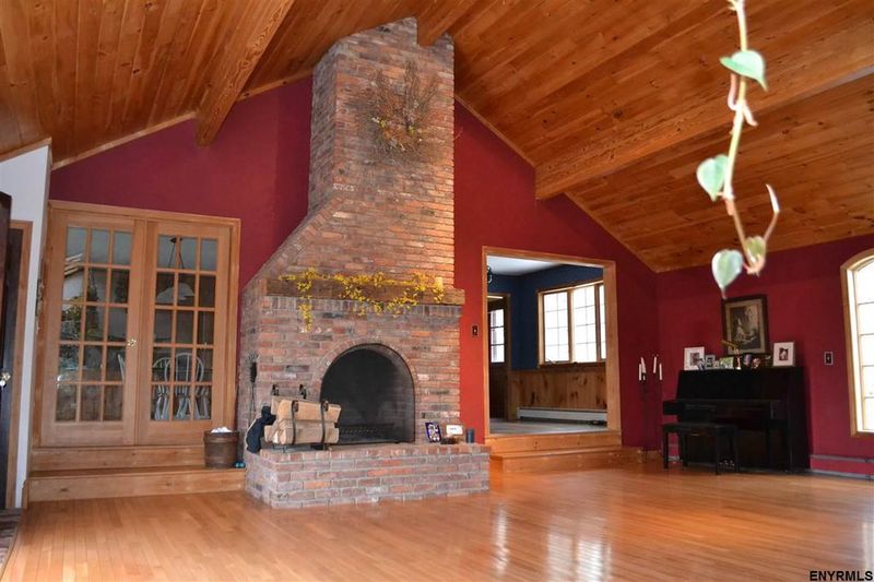 roommates in Hampton Unique home on a hill. - cirtru.com