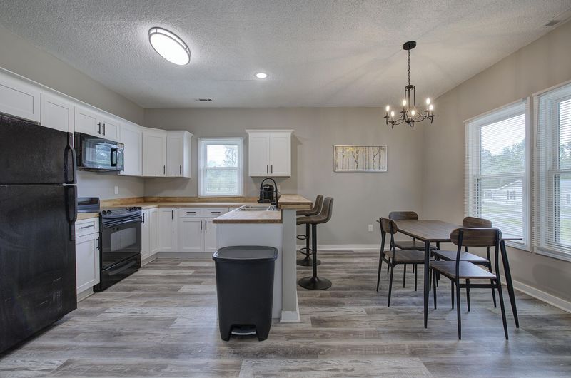 roommates in Undisclosed, Adairsville, GA 30103 Modern & comfortable Adairsville House with Patio and dual laundry and coffee bars. (id. 6888) - cirtru.com
