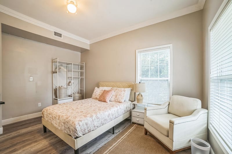 Newly renovated home in the heart of downtown Orlando; blocks from Orlando Health, Amway Arena and public transit! (id. 14871)