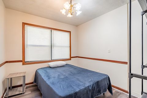 Modern and Comfortable Home Cleaning Services Incldued Free Fast Wi-Fi Move- In Fees Waived (id. 1997)