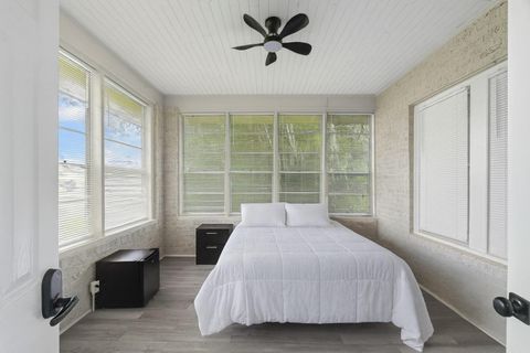 roommates in Undisclosed, Jacksonville, FL 32206 Newly Renovated Jacksonville Home  |  Private Fridge, Dedicated Workspace & Cold AC  |  No Move-In Fees  |  Brentwood (id. 16600) - cirtru.com