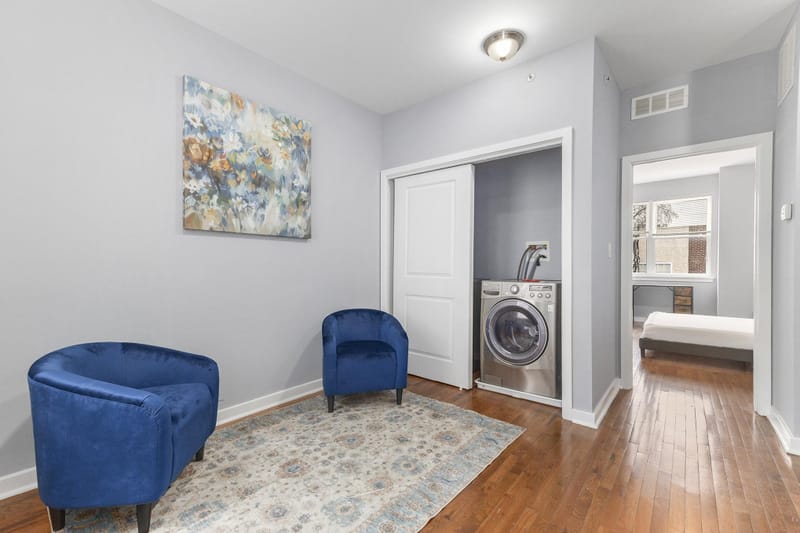 roommates in Undisclosed, Philadelphia, PA 19121 Spacious, bright, welcoming, and newly renovated duplex in Philadelphia. Each room features a private bathroom, a full-sized bed, a Smart TV, high-speed Wifi, and a personal mini-fridge, along with a desk and seating. (id. 10520) - cirtru.com