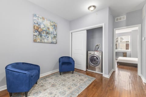Spacious, bright, welcoming, and newly renovated duplex in Philadelphia. Each room features a private bathroom, a full-sized bed, a Smart TV, high-speed Wifi, and a personal mini-fridge, along with a desk and seating. (id. 10520)