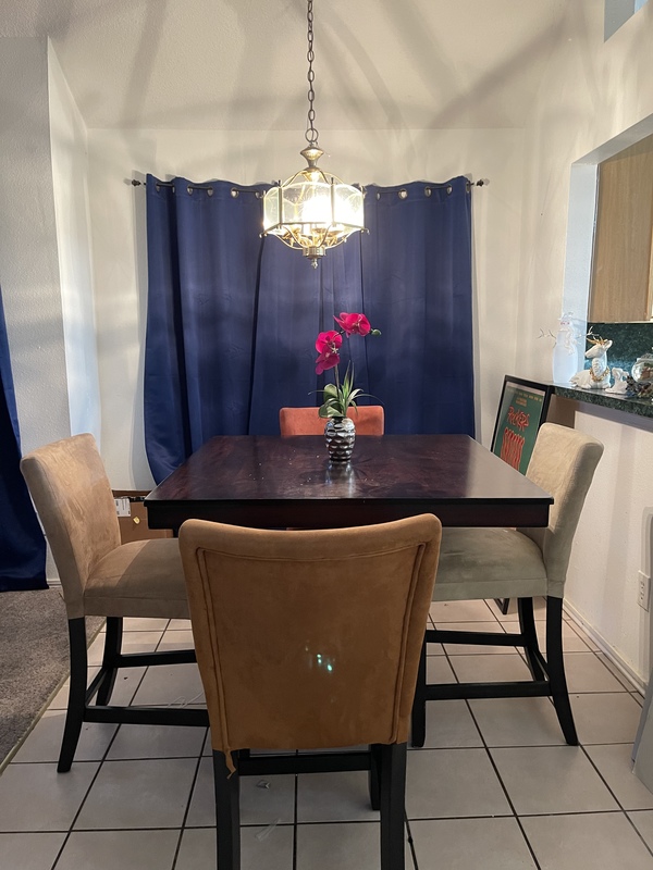 roommates in Austin Master bedroom in 3 bedroom house - cirtru.com