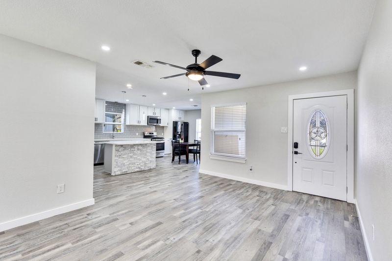 roommates in Undisclosed, Austin, TX 78724 Newly-renovated & modern Austin House with Patio or porch (id. 6613) - cirtru.com