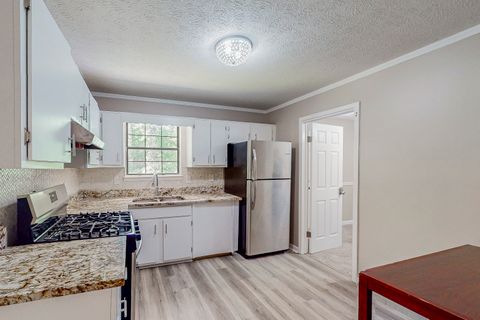 Ellenwood House with Dining area. Newly-renovated & beautiful (id. 7526)