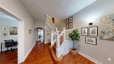 Low Move-in Fee! New renovated, spacious, modern rooms with bright décor, secure entry  fast WiFi , Cleaning service 2x per month, close to transit , and all utilities included ! (id. 20666)