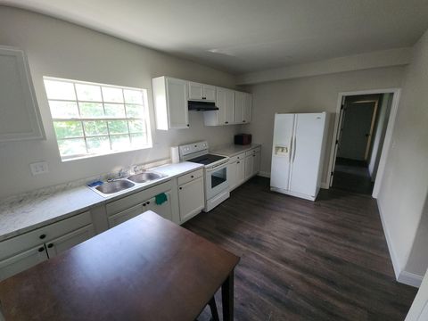 Private Room w/ WiFi + Utilities |  Minutes to I-4, Downtown, Florida Southern & Malls (id. 14974)