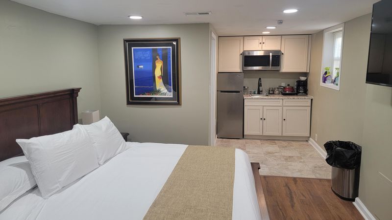High speed Wi-Fi  Fresh air with back patio,  plush mattresses to sleep better.  a place to call home (id. 6047)