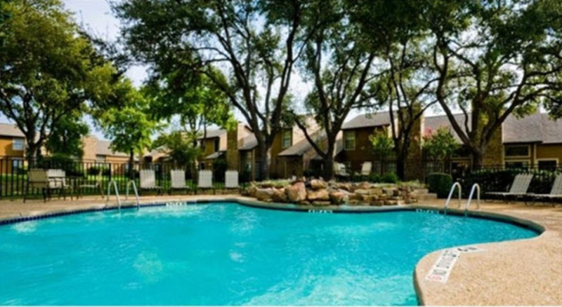 roommates in Addison Master Bed Room with Bath Available - cirtru.com