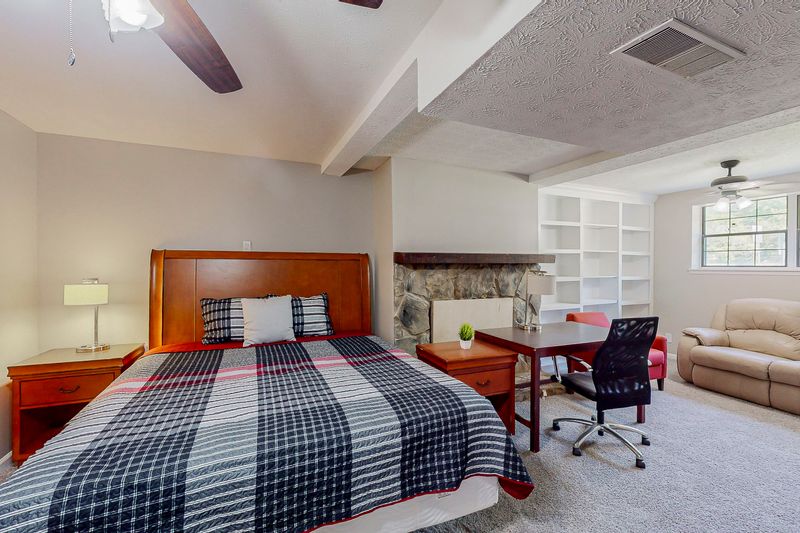 Amazing Ellenwood Location — 20 Min to Downtown  Newly Renovated  Well-Appointed Bedrooms (id. 7526)