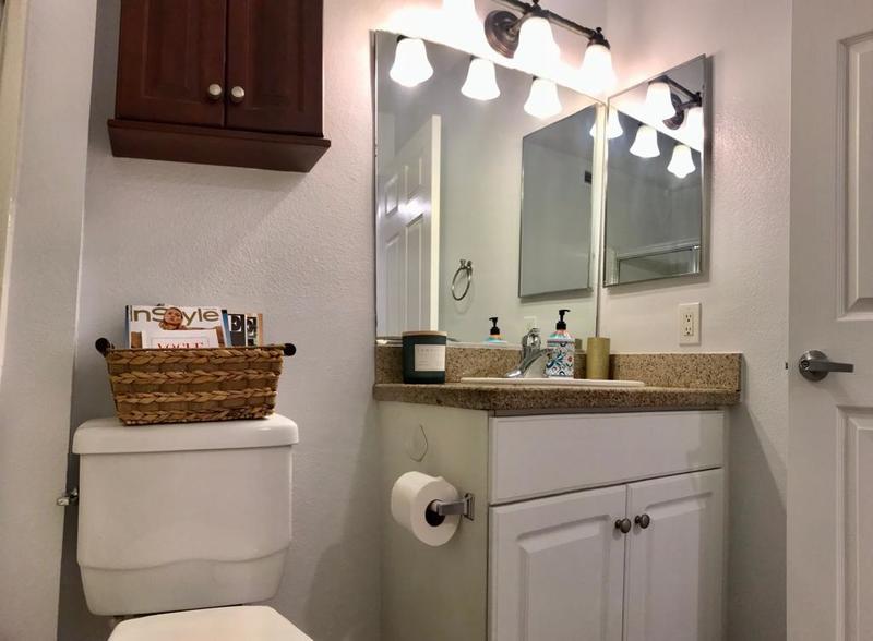 roommates in Woodland Hills Private Room in 2Bed.2Bath - cirtru.com