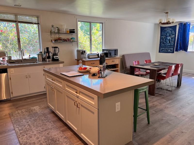 roommates in Larkspur Room3Bed.2Bath - cirtru.com