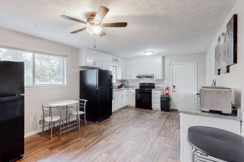 roommates in Undisclosed, Jonesboro, GA 30238 Spacious & Newly-Remodeled Pinemark Home | No Move-In Fee  | Driveway & Street Parking  | Free Wi-Fi  | Heating & Cooling  | In-Unit Washer & Dryer  | 5 Nearby Bus Stops  | Close to Transit & Everyday Amenities (id. 1392) - cirtru.com