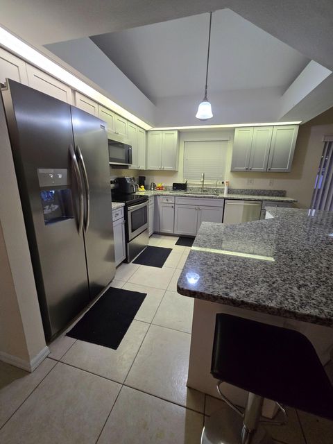 Live in Cape Coral (id. 29225)