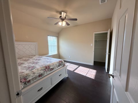 roommates in Plano Private Room in 5Bed.4Bath - cirtru.com
