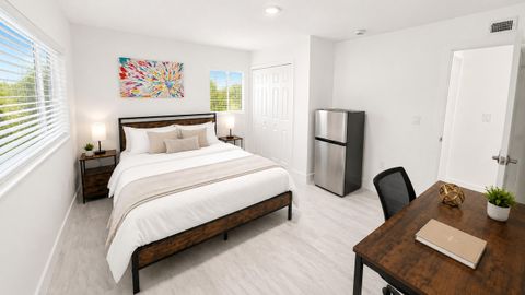 New CoLiving near Kirkman Rd and Universal |  Managed by a Top Rated Host | Personal Mini Fridge in the rooms  All Utilities Including  High Speed Wi-Fi 7   | On-Site Laundry  | Secure, Private, Furnished Rooms (id. 34413)
