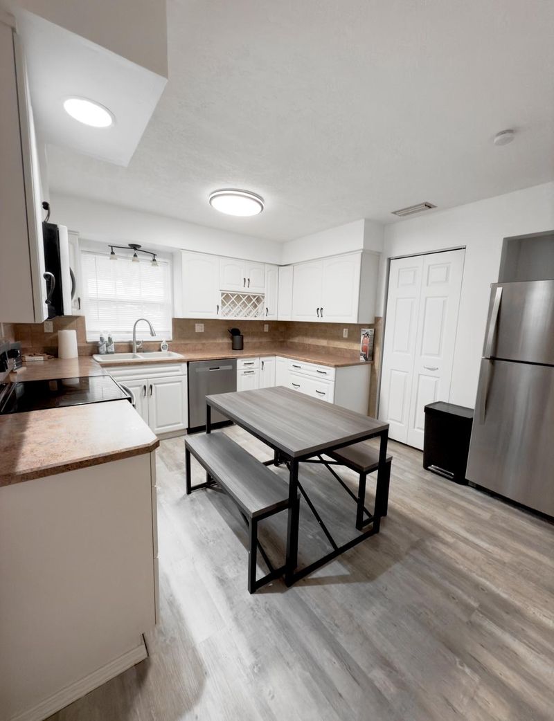 roommates in Undisclosed, Ocala, FL 34470 MINI FRIDGE IN EVERY ROOM! Modern, Spacious & Comfortable (id. 9945) - cirtru.com