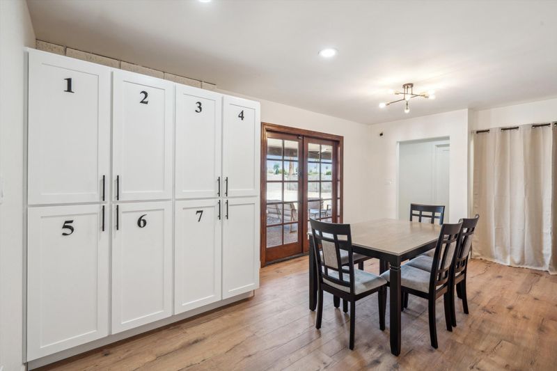 roommates in Undisclosed, Phoenix, AZ 85029 Beautiful Large Home and Grounds! in North Phoenix! Bi-Weekly Cleaning. Free Laundry + high speed Wifi Close to I 17, Located super close to Public Transportation 3minute walk less than .1mile, shops nearby (id. 13766) - cirtru.com